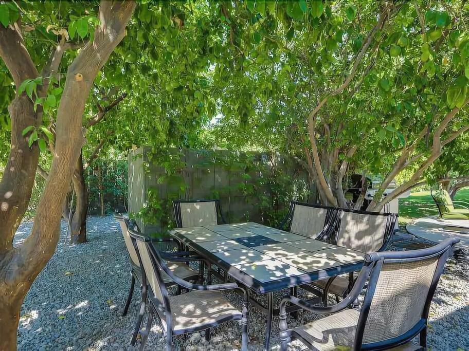 Serene 4 Bed 3 Bath Heated Pool Natural Backyard Heart Of Palm Springs Buitenkant foto